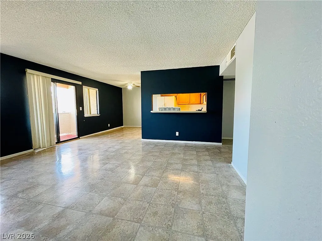 2 bed, 2.0 bath, 912 sqft, $1,250 — Photo 3
