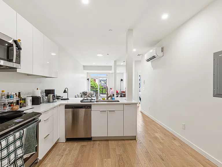 71 Richmond St #4B — Photo 8