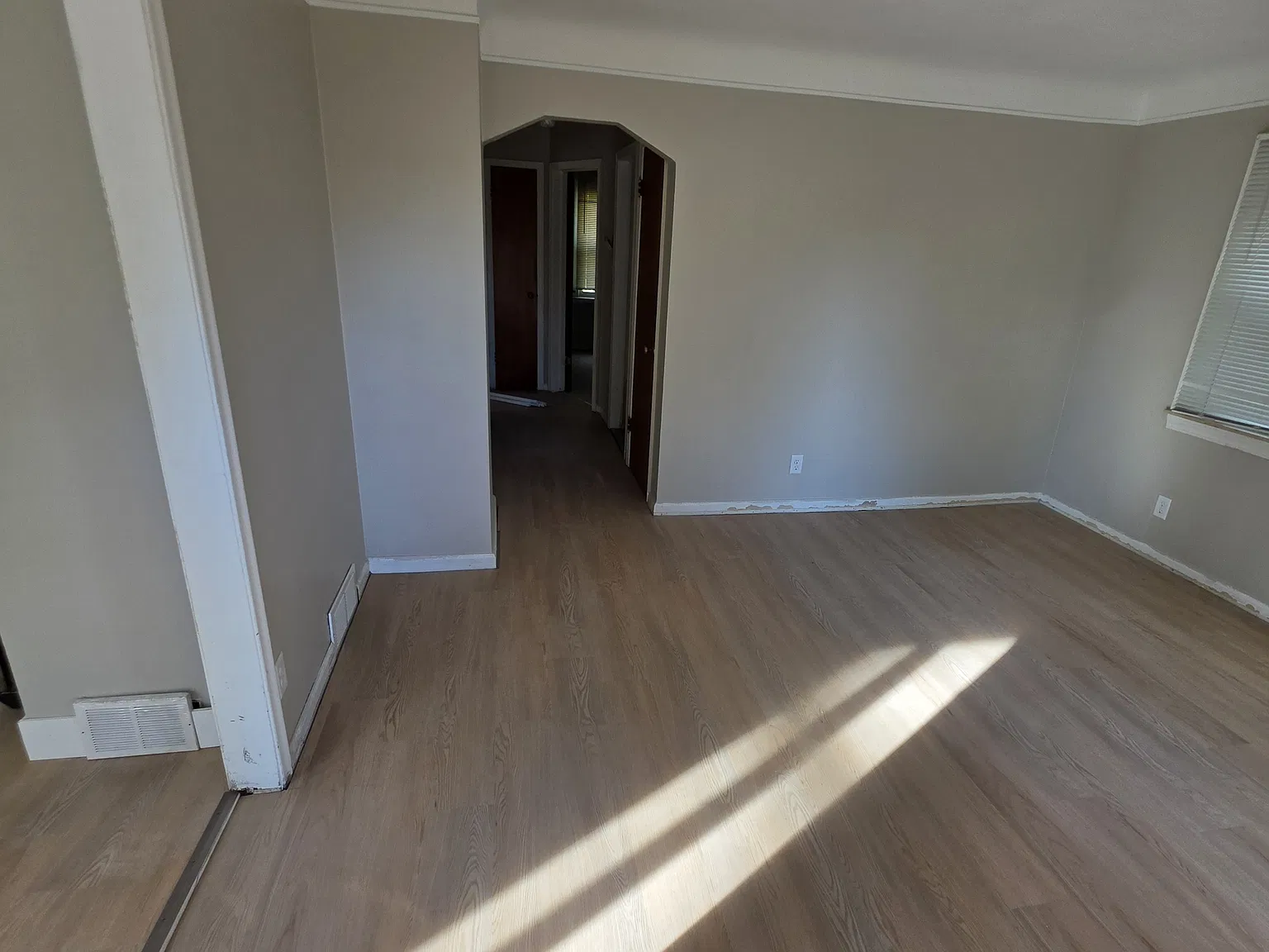 3 bed, 1000 sqft, $1,575 — Photo 3