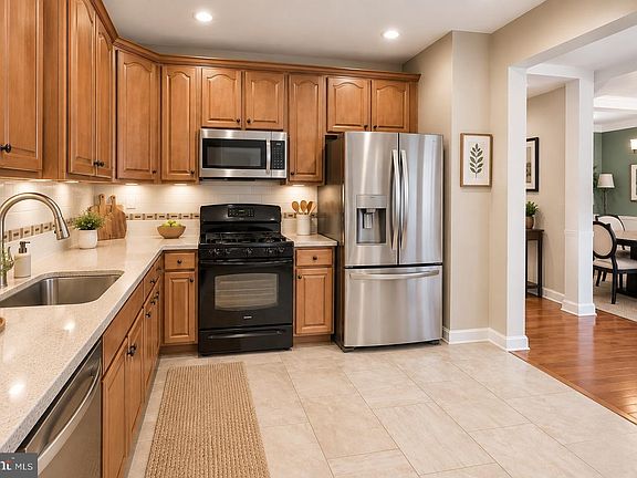 5th image of 4204 Lilac Ct