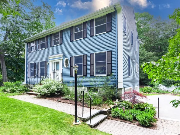 156 Worcester Ln, Waltham, MA 02451