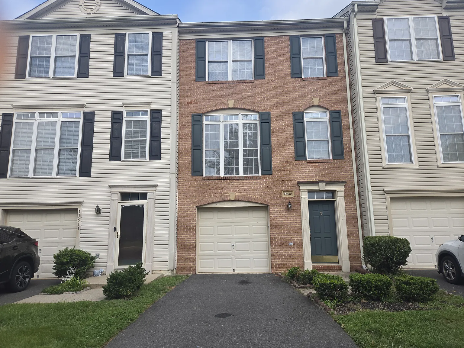 4 bed, 3.5 bath, 1820 sqft, $2,895 — Photo 2