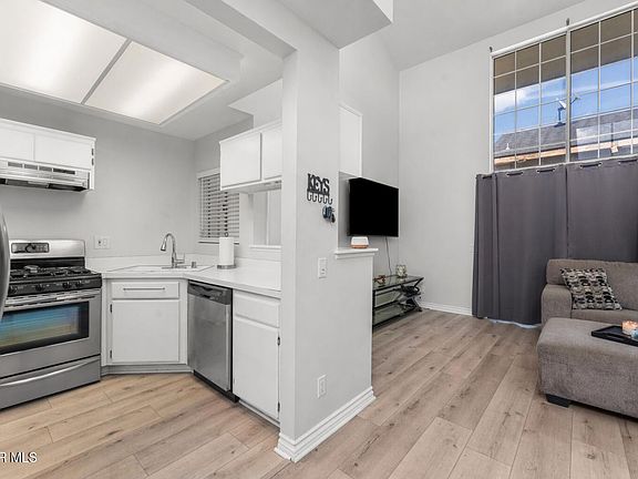 4th image of 11150 Glenoaks Blvd Unit 38