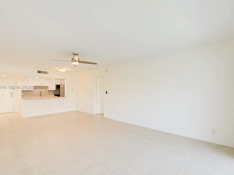 200 Lakeview Dr #211 — Photo 9