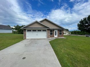 853 Quiet Oaks Way, Dandridge, TN 37725