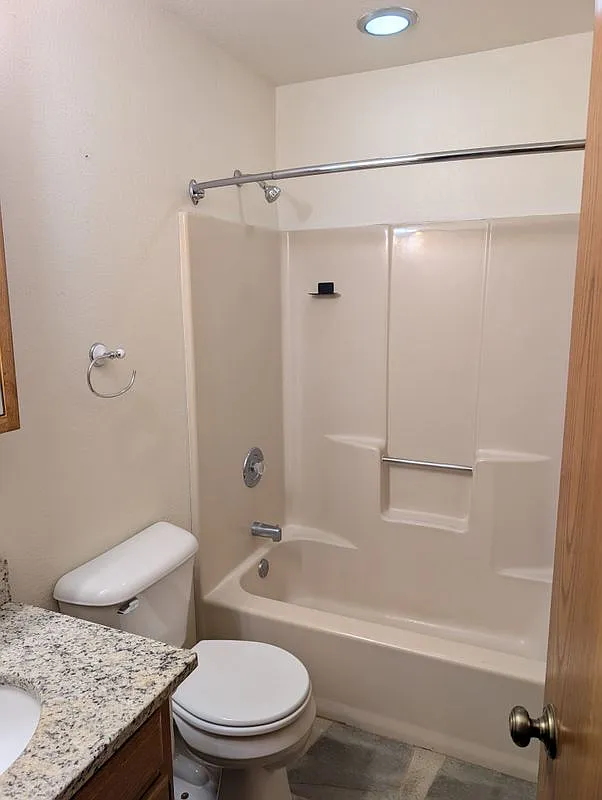 2 bed, 2.0 bath, 1600 sqft, $2,200 — Photo 4