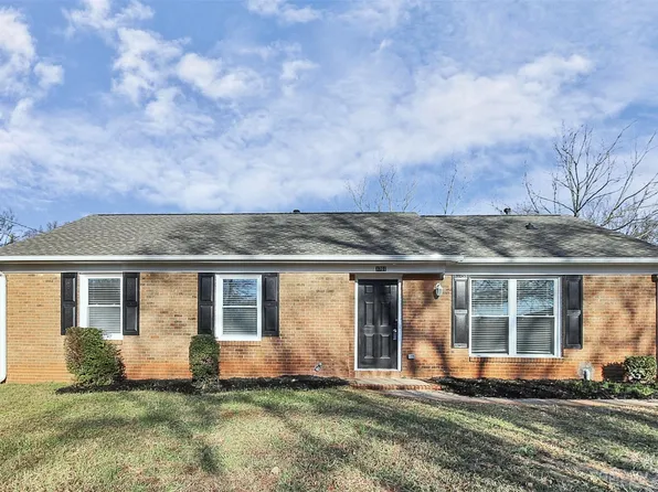 3701 Firestone Dr, Charlotte, NC 28216