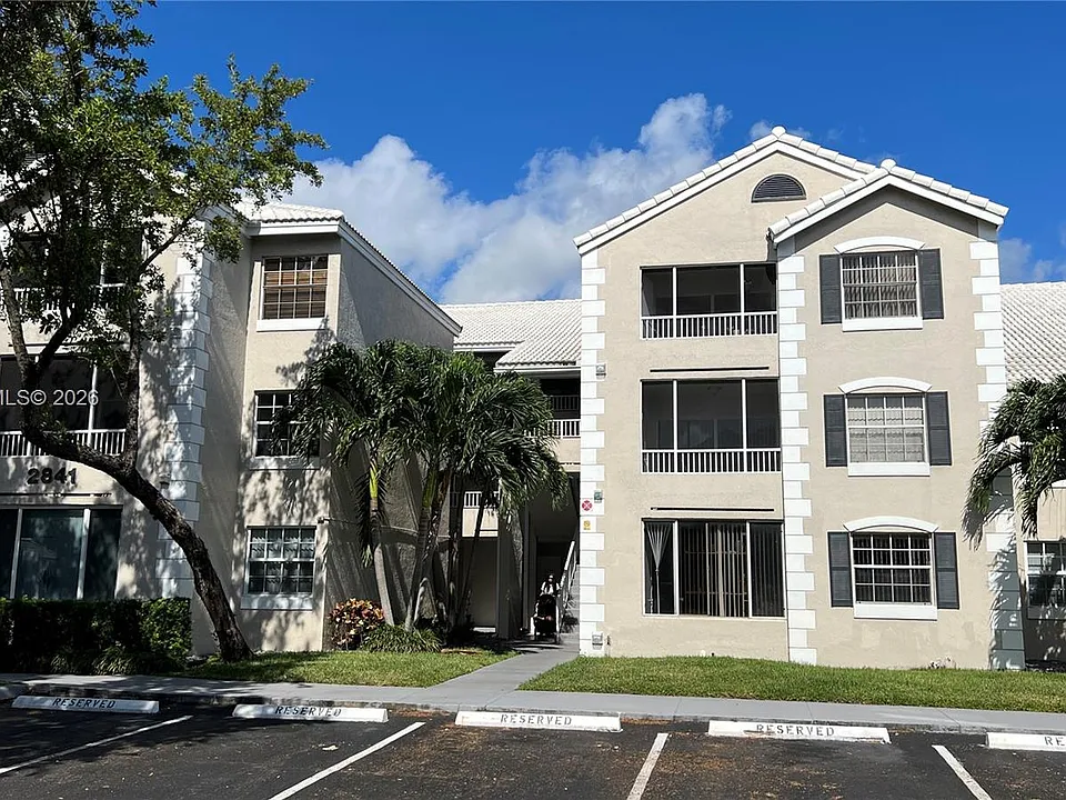 2841 N Oakland Forest Dr #203