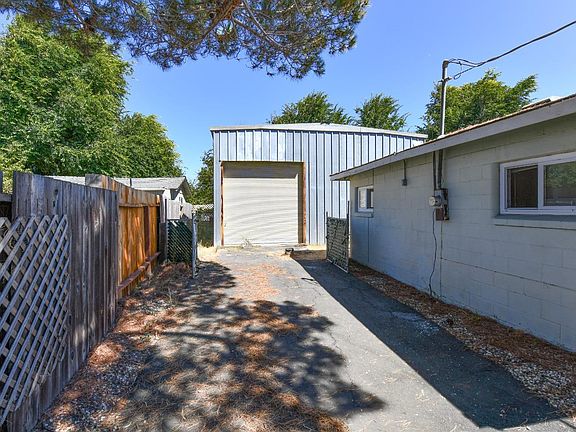 4th image of 212 Crawford Way