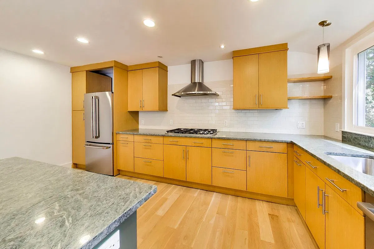5 bed, 4.0 bath, 3055 sqft, $6,900 — Photo 4