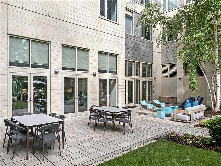 91 Sidney — Photo 12