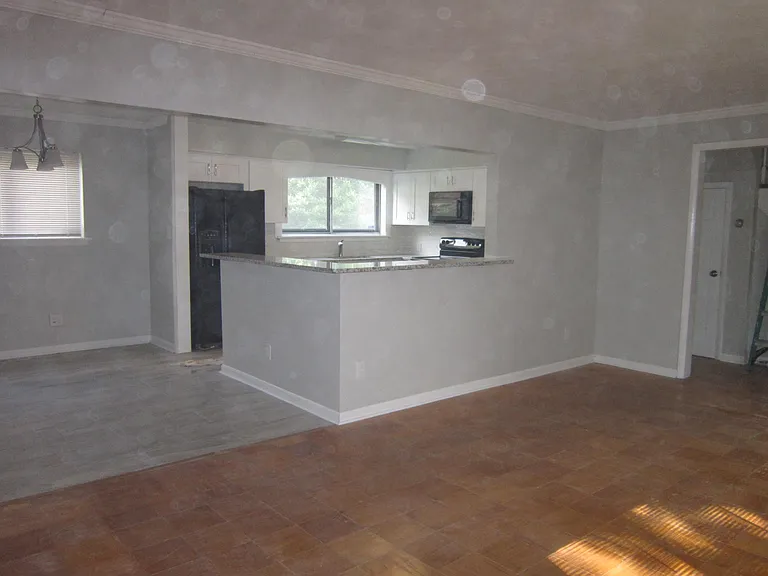 521 Greencastle Ln — Photo 4