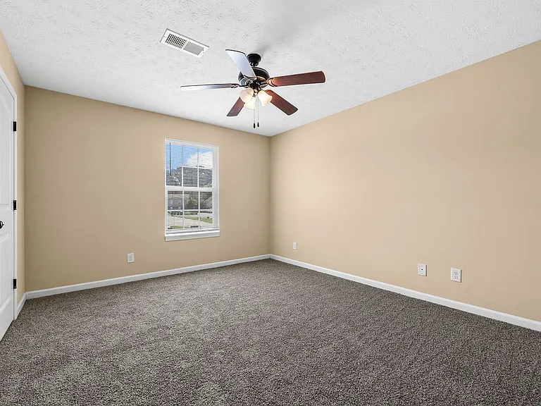 Mccormick Lane-2260 — Photo 16