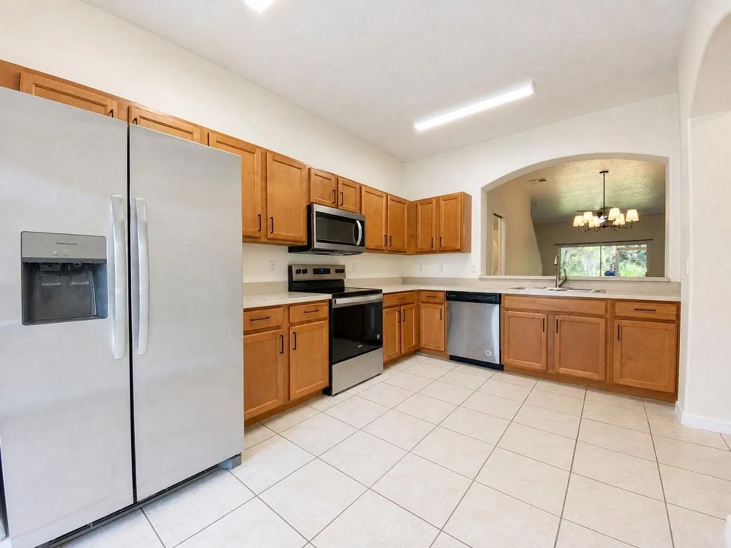 3-Bedroom Townhome In Desirable Autumnwood Grove South Lakeland — Photo 3