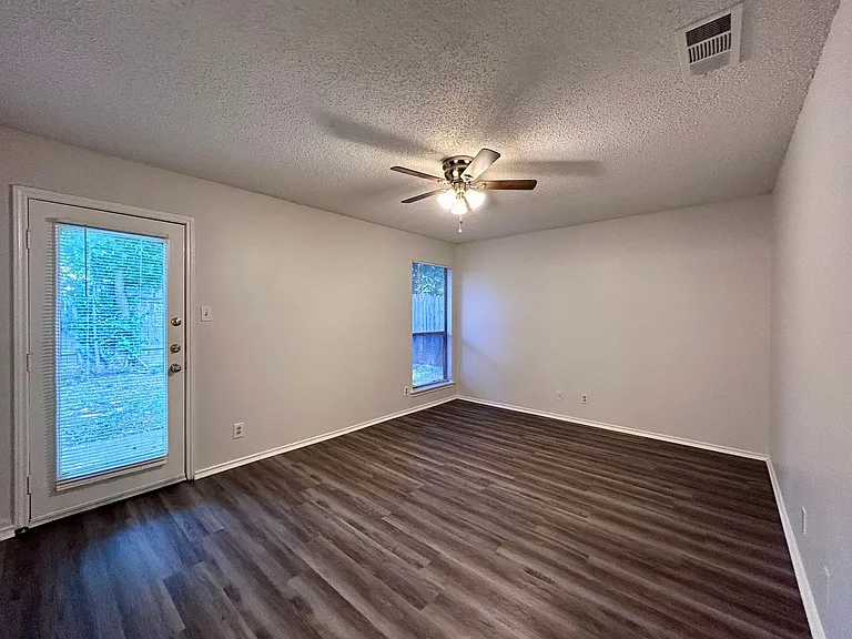 9212 Kempler Dr — Photo 13