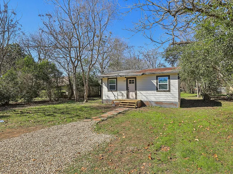 304 Harris St — Photo 7