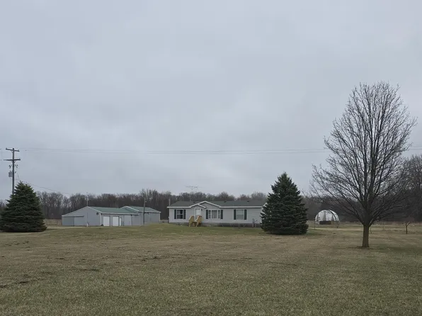 1215 S West County Line Rd, Sumner, MI 48889