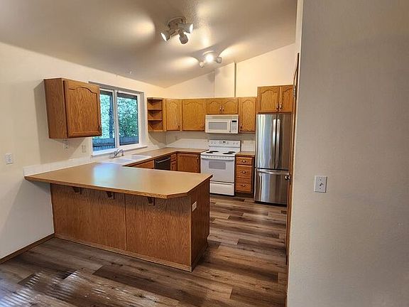 3rd image of 17513 Loop Ln SE