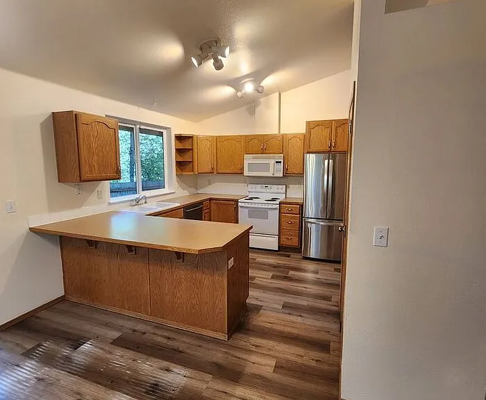 17513 Loop Ln SE — Photo 3