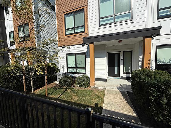 4th image of 17538 100th Ave #13
