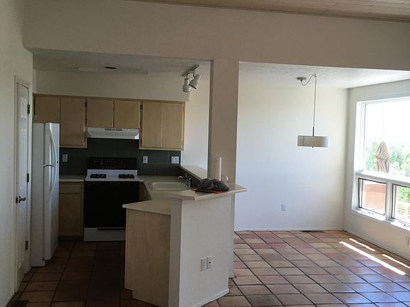 Kitchen & dining open area.