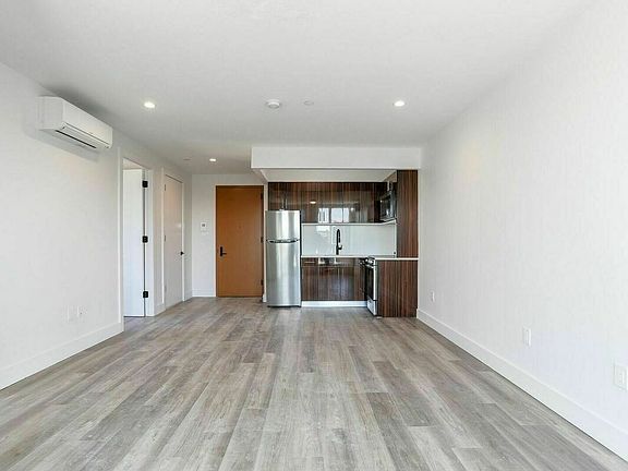 2nd image of 2940 Hone Ave #3