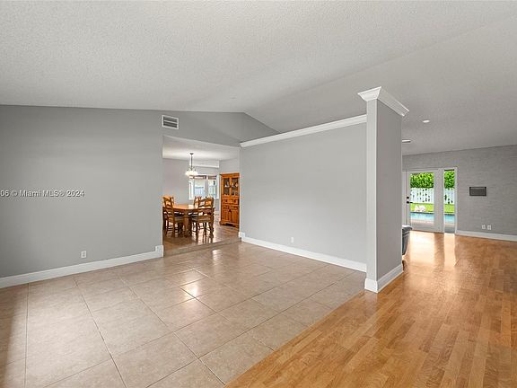 3rd image of 320 NW 107th Ave