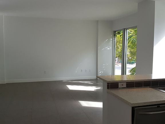 3rd image of 1125 West Ave APT 1