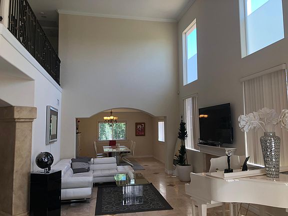 3rd image of 10657 N Hillrose Cir