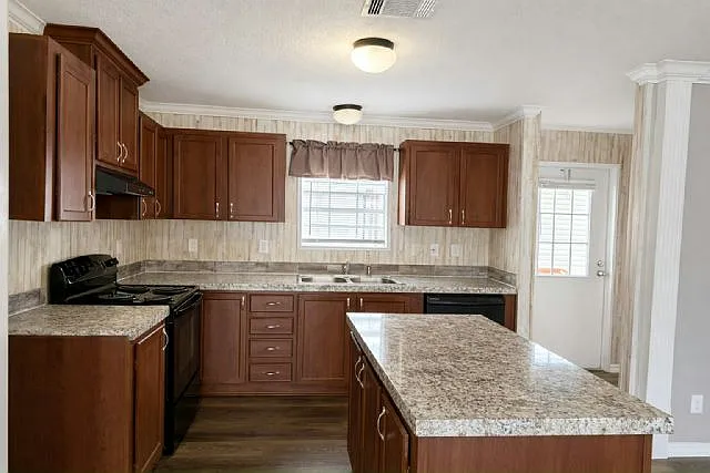 3 bed, 2.0 bath, 1040 sqft, $2,050 — Photo 2