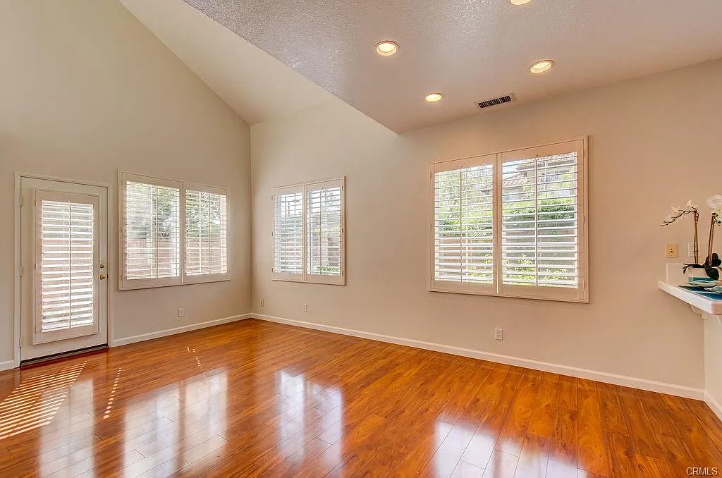 196 Cherrybrook Ln — Photo 2