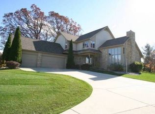 711 Cambridge Cir, Grand Blanc, MI
