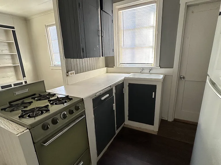 311 Webster Ave — Photo 2