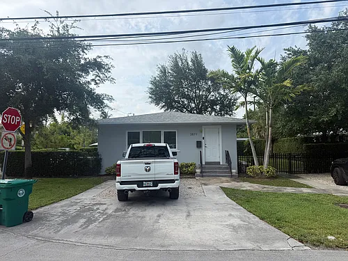 3873 SW 29th St Photo 1