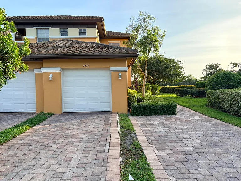 7911 NW 128th Ln #11-C — Photo 44