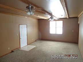 3rd image of 609 Mayfield St
