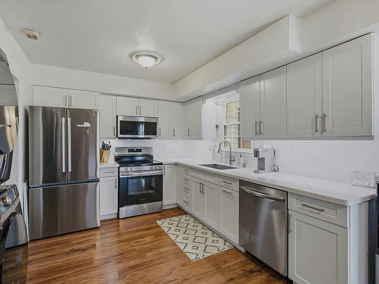 899 Holborn Ct #899 — Photo 7