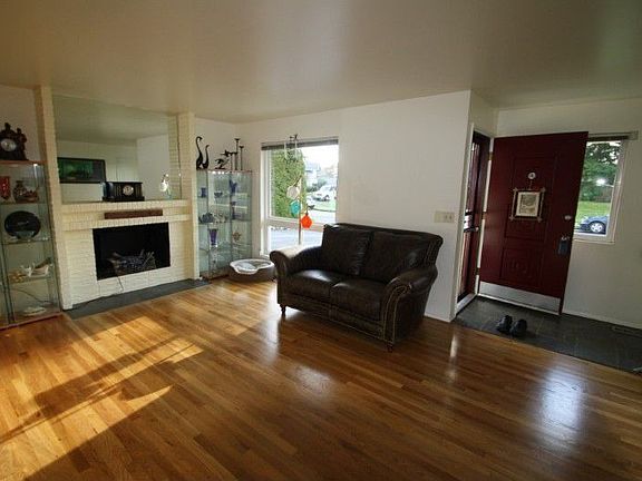 5th image of 3208 S 142nd Pl