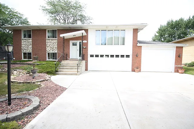 6525 Linden Dr photo 1