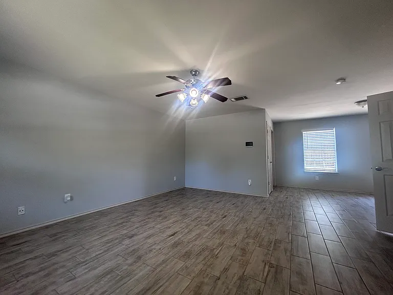 1101 E College St — Photo 3