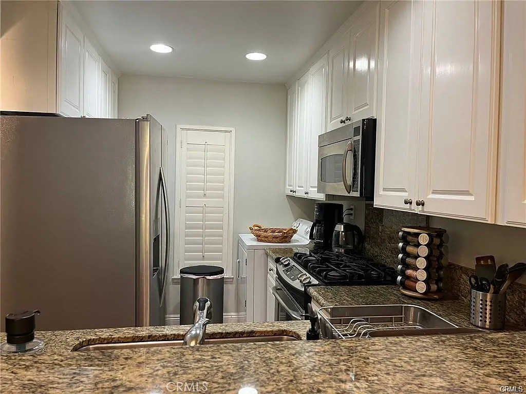 1 bed, 730 sqft, $2,995 — Photo 2