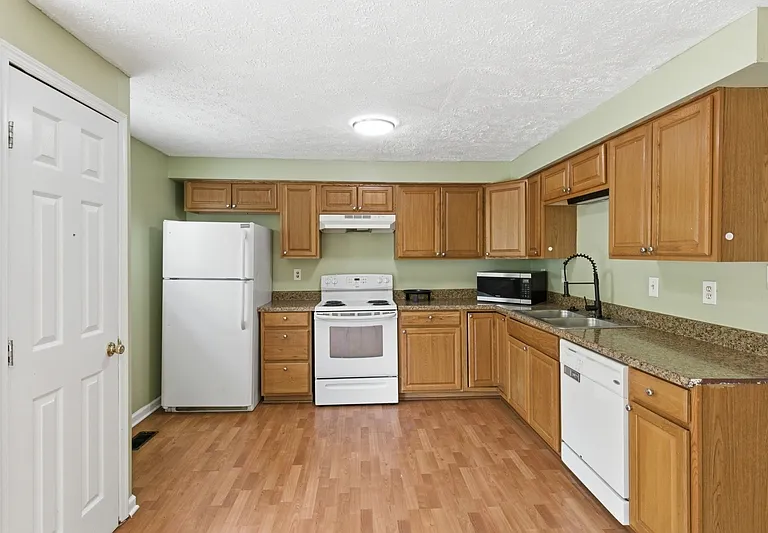 19 Hoban Ct — Photo 5