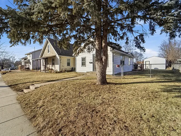 2644 Chicago Ave — Photo 2