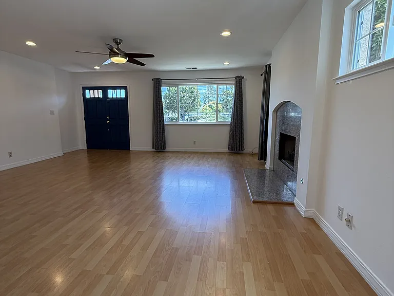 967 Miller Ave — Photo 2
