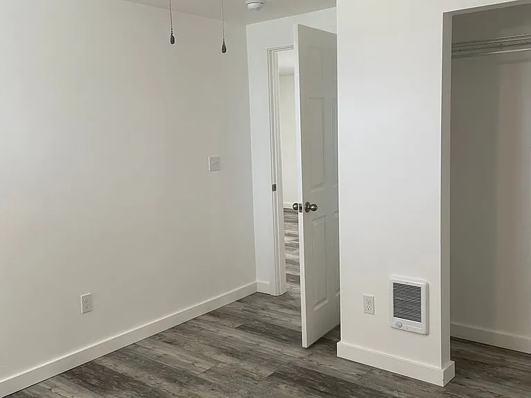 2583 Elgin Rd NE — Photo 9