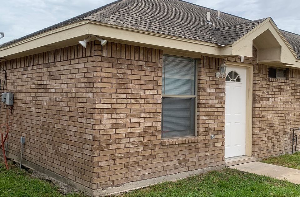 1st image of 2407 Moonlight Ln