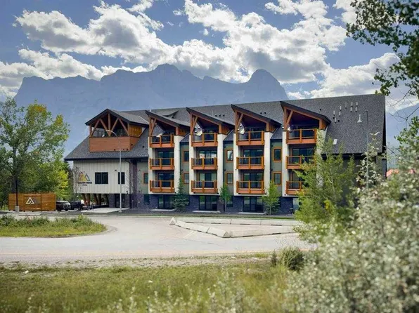 1717A SE Mountain Ave #102, Canmore, AB T1W 1M3