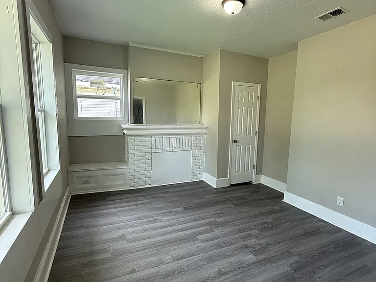 537 17th St SW — Photo 3