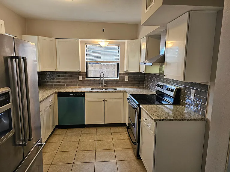 1273 Union St — Photo 20