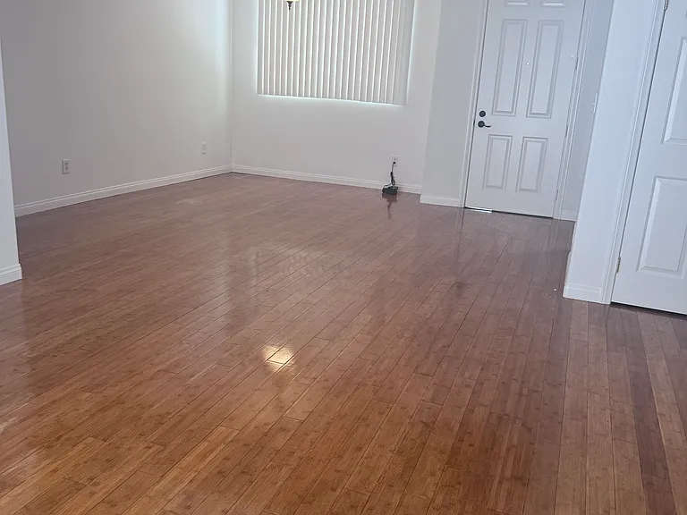 Aqua Vista Apartments — Photo 18